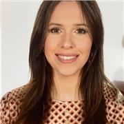 Profesora de Matemáticas, Economía, Inglés imparte clases a estudiantes de todas las edades